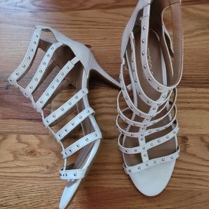 Totally NEW  Aerosoles white hills sandals size 9. NEW never worn
